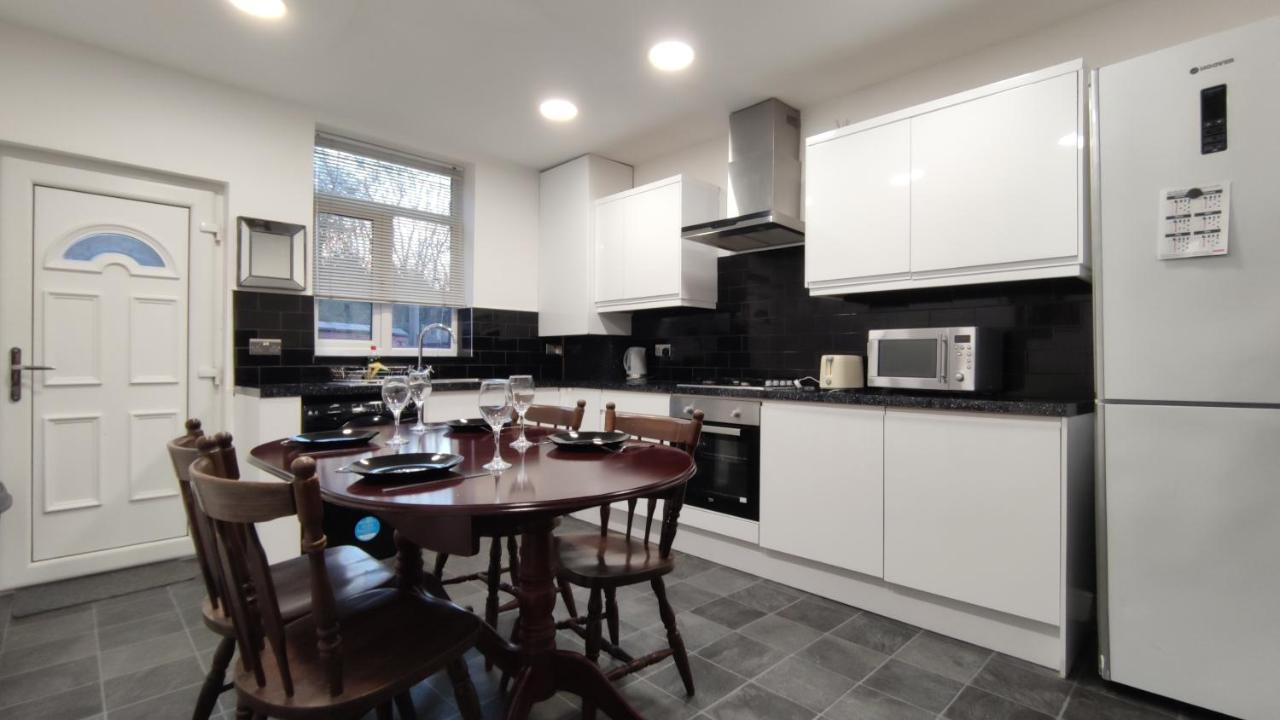 Lovely 2 Bedroom House วอร์ซลีย์ ภายนอก รูปภาพ