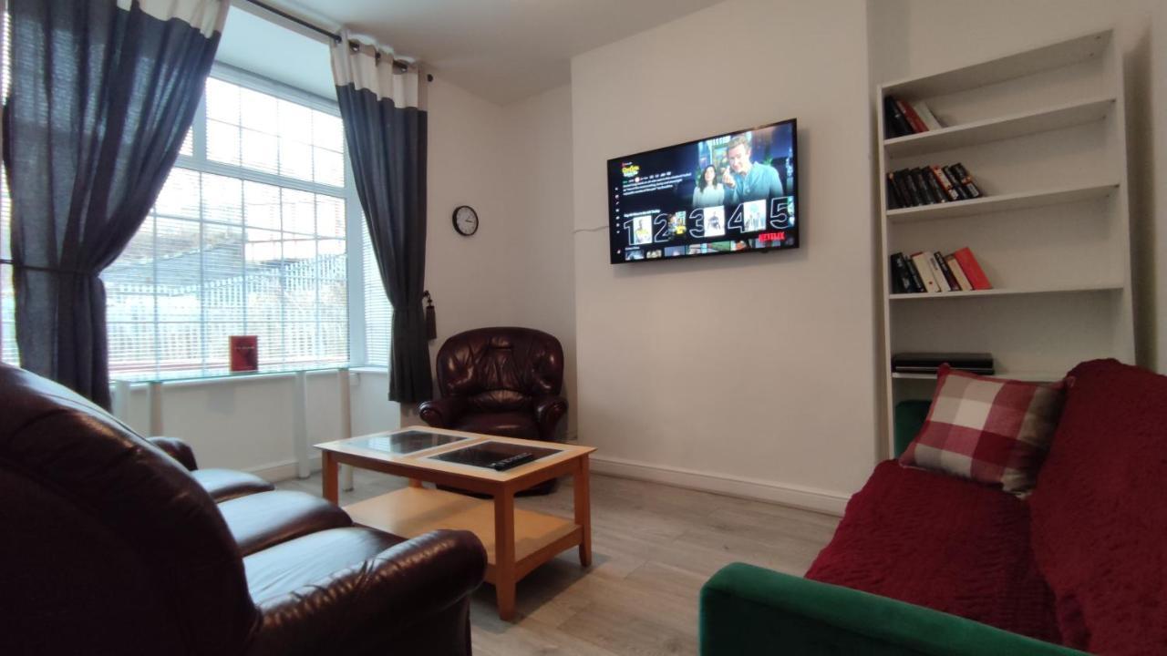 Lovely 2 Bedroom House วอร์ซลีย์ ภายนอก รูปภาพ