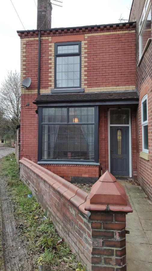 Lovely 2 Bedroom House วอร์ซลีย์ ภายนอก รูปภาพ